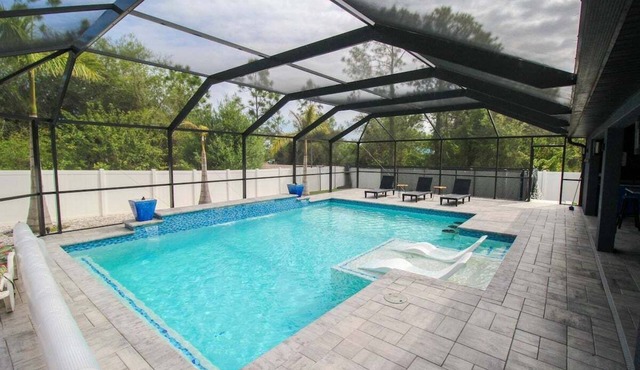 Chic 3 BR Private Pool Home in Lehigh Acres - The Grand Villa