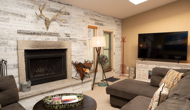 Chic 3-Level Condo w/Private Deck, Hot Tub & BBQ