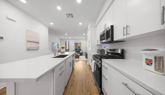 Chic 3B3.5B townhouse in La Puente