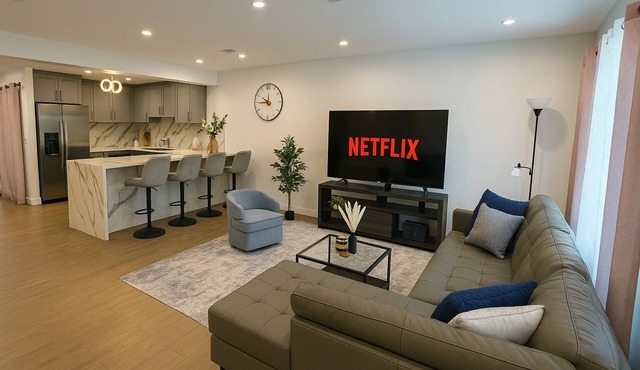 Chic 3BR/2BA Home in Encino