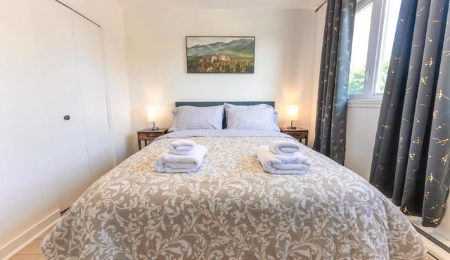 Chic 3BR 5 Beds 5min walk to Metro Free Parking