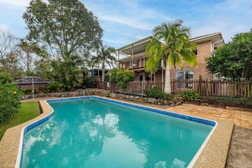 Chic 3BR Home with Pool in Rochedale South