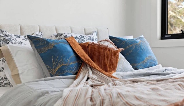 Chic 3BR House Near Box Hill