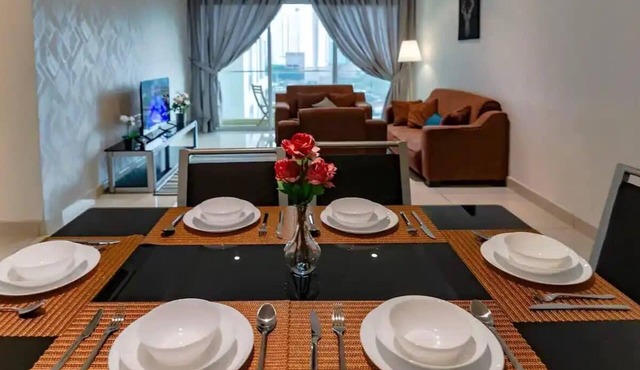 Chic 3BR KSL DEsplanade 2 TVs FREE Parking