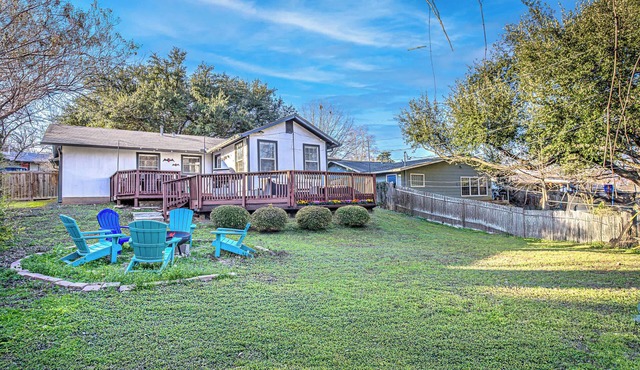 Chic 4 BDR for 9 Near DT & Mins to Lady Bird Lake!