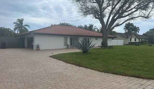 Chic 4-bedroom villa with WiFi, AC in marvelous Miami