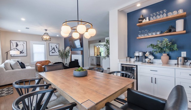 Chic 4BR/3BA House – 10 min to Mercedes‑Benz – Private Deck + BBQ