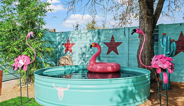 Chic 4BR Austin Retreat w/Cowboy Pool, Hot Tub & Sauna — Near Downtown