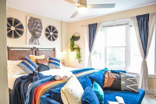 Chic 4BR Dwelling with Backyard in Philadelphia