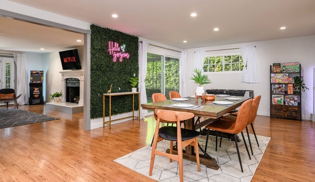 Chic 4BR Entertainer / Arcade / CLOSE to Disney