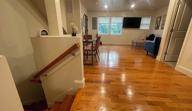 Chic 5-bedroom/2 B apartment in Washington with AC, WiFi