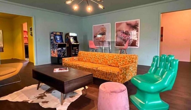 Chic 50s Time Capsule Downtown/OU Med/OK Capitol