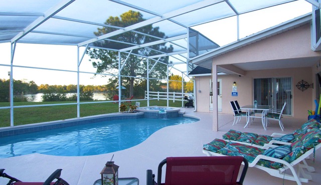 Chic 6bdrm sunny home w saltwater pool &sp