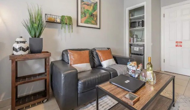Chic & Affordable Ybor Studio steps from 7th Ave