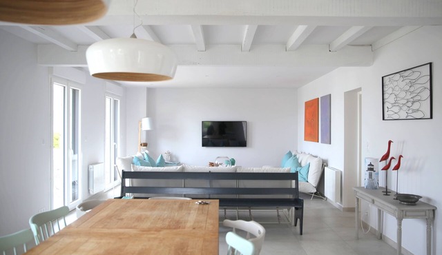 Chic and casual property facing the sea in the heart of Roscoff