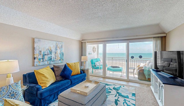 Chic and comfortable Gulf front condo snowbird and dog friendly pool beaches
