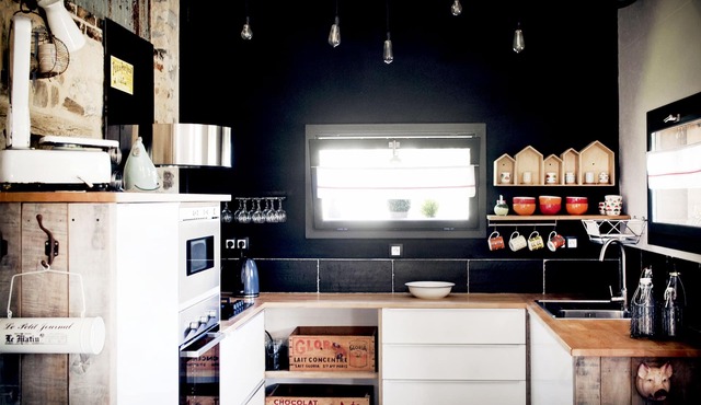 CHIC AND COSY FARMHOUSE. spacious and private gardens.