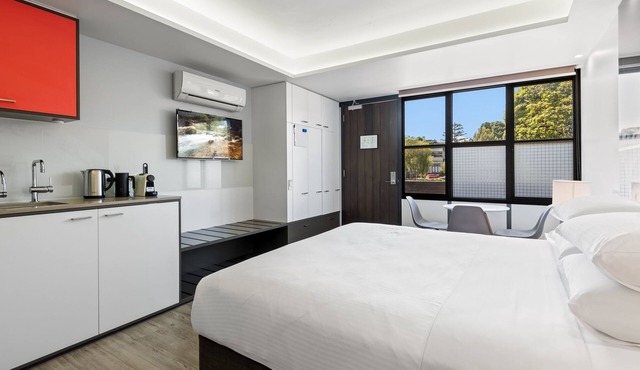 Chic and Cosy Studio Steps from St Kilda Beach