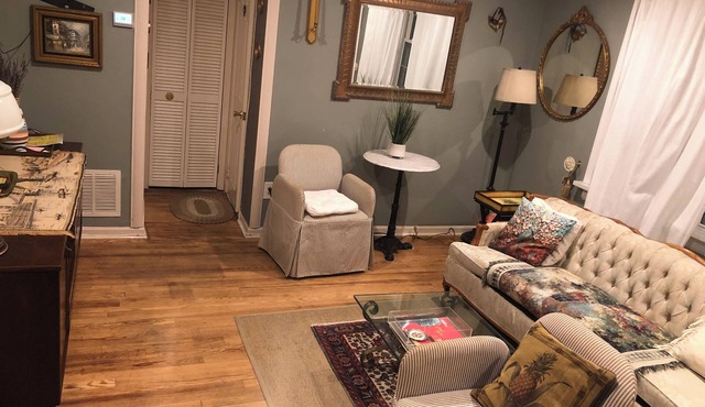 Chic and cozy 1-bedroom condo with great view in welcoming Cherry Hill