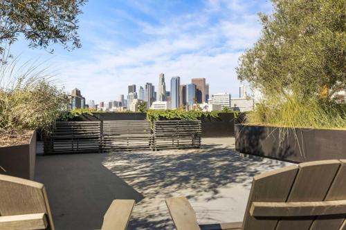 Chic and Cozy Home, Walk to Little Tokyo with Parking