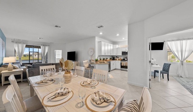 Chic and elegant waterfront home in Lorraine Lakes - Patsgang