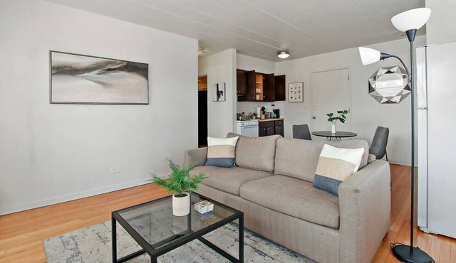 Chic and Furnished 1BR Apartment