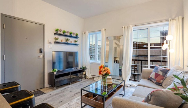 Chic and Spacious 3 Bedrooms in Griffintown