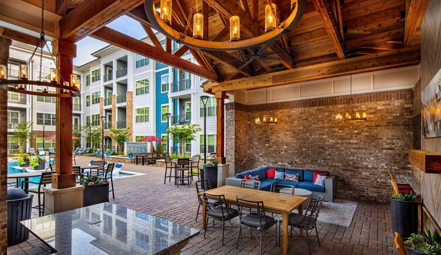 Chic Apartment - 15 minutes away from Truist Stadium