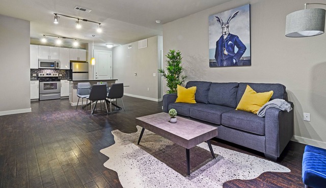 Chic Apartment in the Heart of FW | King Bed