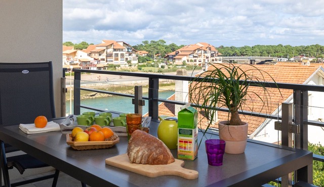 Chic Apartment Near Capbreton Beach with Parking & Modern Amenities