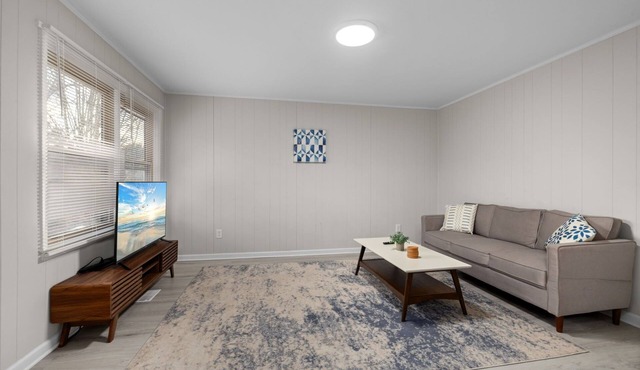 Chic Apartment Near Duke~Easy Access to Downtown & Dining Spots