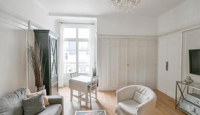 Chic apartment on the Champs-Élysées with AC