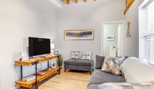 Chic Apt in the Heart of Downtown Canandaigua