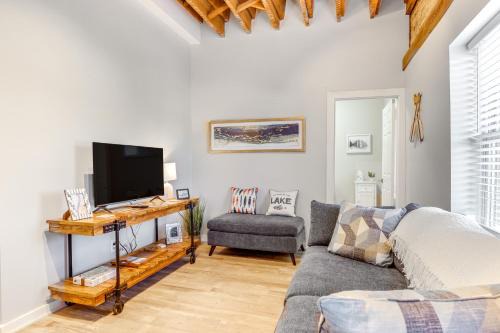 Chic Apt in the Heart of Downtown Canandaigua