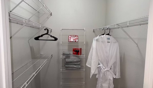 Chic Apt in The Woodlands-Parking-WI-FI-King Bed