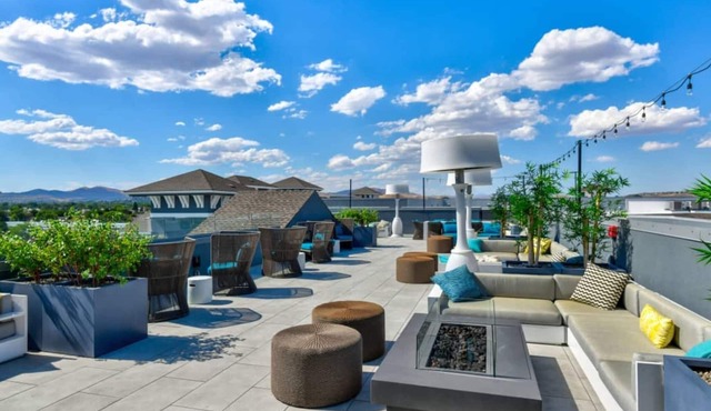 Chic Apt w Jacuzzi Lake Front Nr Casino Imax