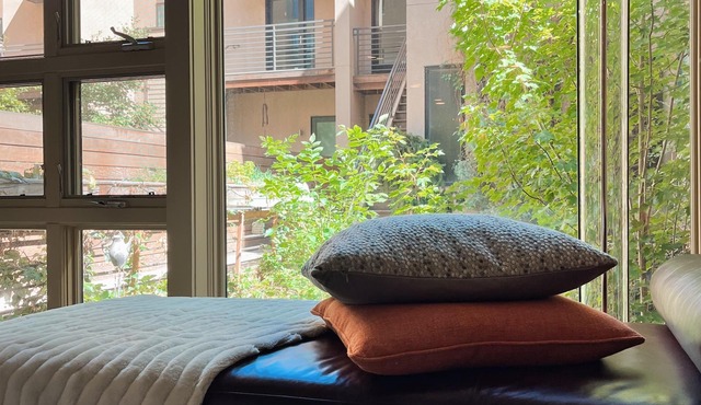 Chic Apt w/parking - Walk to Capitol, Convention Center, museums & shops!