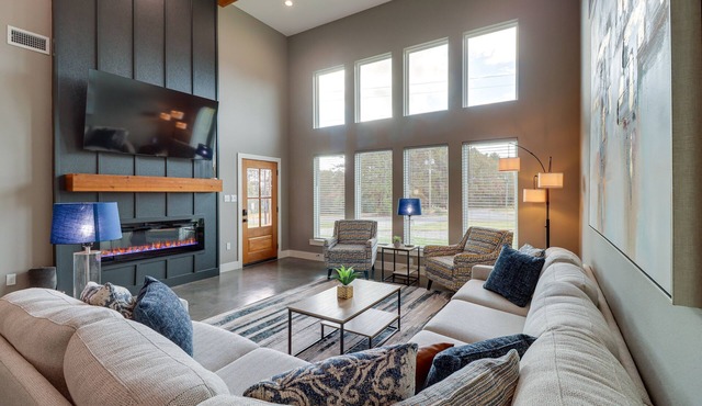 Chic Arkansas Retreat w/Patio, Grill & Fire Pit!