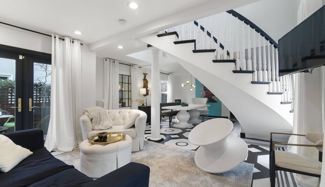 Chic Art House- 3 Bedroom-near SFO. Luxe art, interiors and gardens. Comfy.