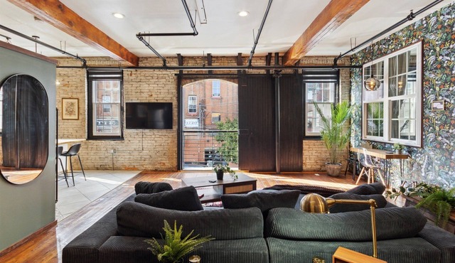 Chic Artist Flat on Fun Brewery & Restaurant Strip