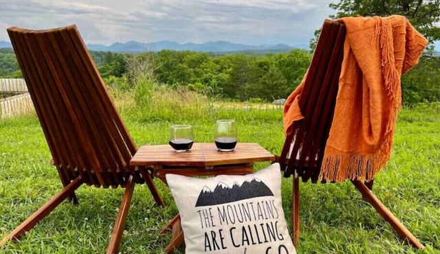 Chic Barndo Chalet Above French Broad River- Pano Mountain Views on 13 Acresn