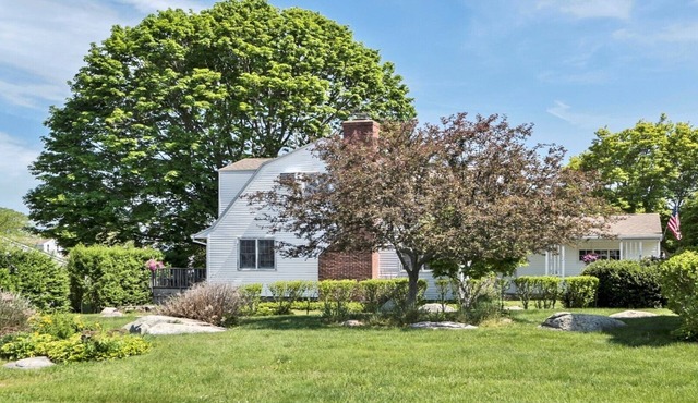 Chic Beach Retreat, Steps to Swimming, Tennis & All Of Glp Amenities