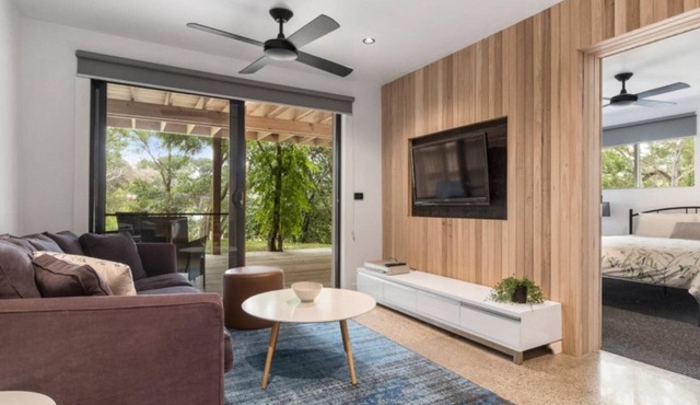 Chic Beach Studio - This chic two bedroom studio apartment nestled between the front and back beachs