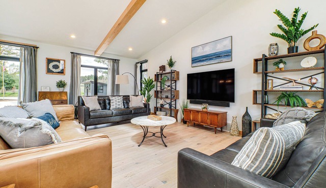 Chic Bellaire Home w/Outdoor Kitchen on Clam Lake