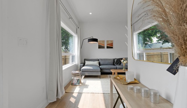 Chic Bespoke 4BR Home: King Beds & Fully Fenced Backyard