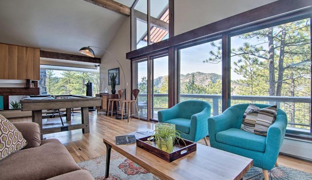 Chic Boulder Mountain Home with Hot Tub and Views