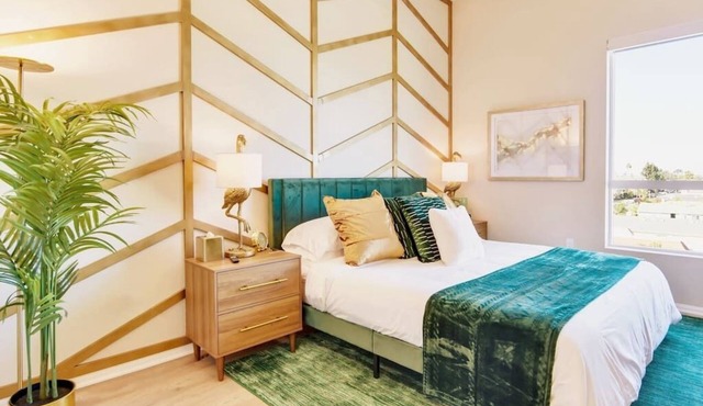 Chic Brand-New Penthouse overlooking North Park