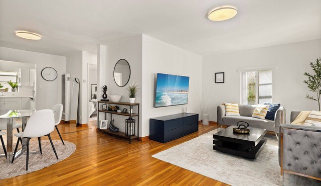Chic Brentwood Stay 1BR/1BA - Steps Wilshire w Parking & W/D