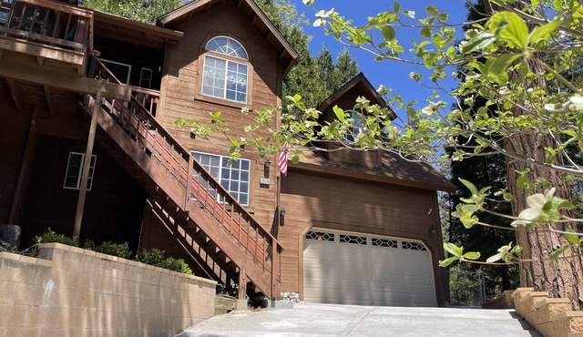 Chic cabin-New listing, low cleaning fees, early check-in/pay in 2 payments!