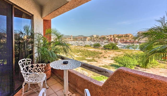 Chic Cabo San Lucas Getaway < 2 Miles to Beaches!